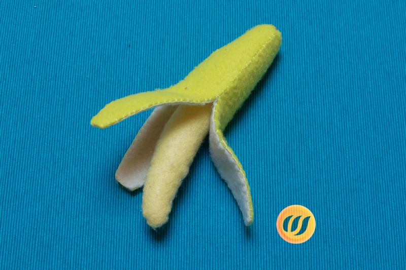 eine Banane aus Filz zum Schälen