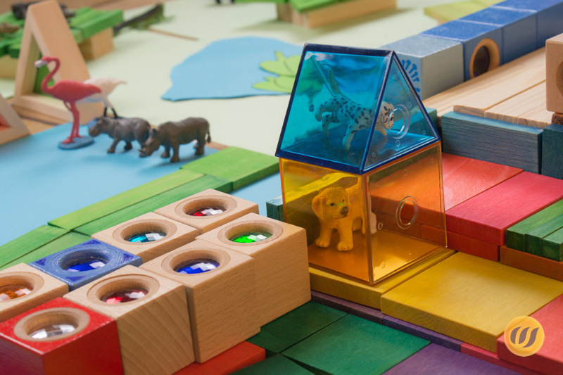 Behausung für Schleichtiere aus Bauklötzen